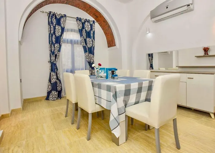 Villa Luxury 8br With Seaview And Private Pool In