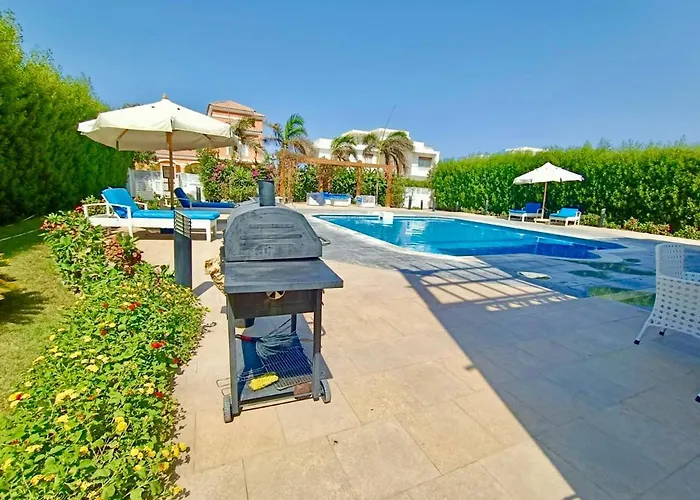 Luxury 8br With Seaview And Private Pool In * Gurdaka