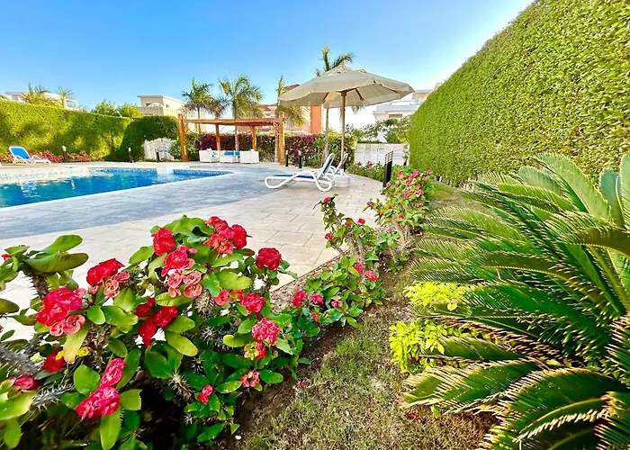 Luxury 8br With Seaview And Private Pool In Gurdaka